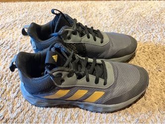 Adidas Basketball Shoes Youth Size 4.5