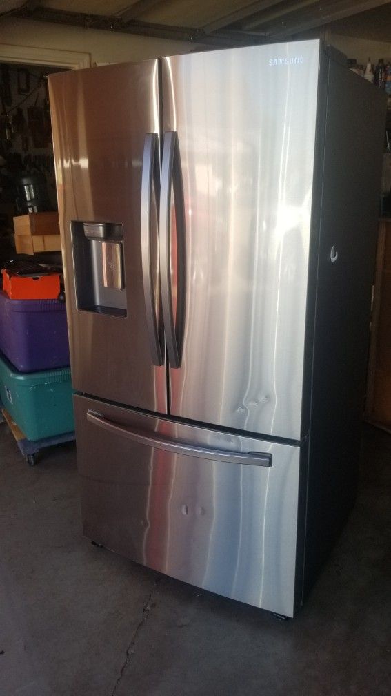 Stainless Steel Side By Side Refrigerator/Freezer for Sale in Mesa, AZ ...