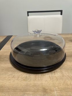 Cake stand with dome lid