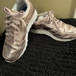 Reebok Harman Rose Gold women’s classic sneaker Size 6.5