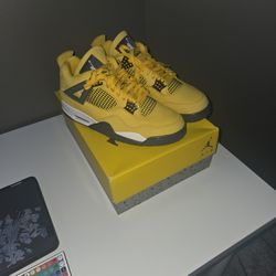 Jordan 4 Lightning New
