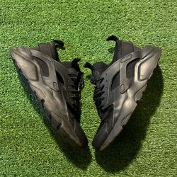 Nike Huarache Triple black Ultra Mens Size 9