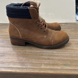 WARM WOMEN BOOTS!! Size 7.5