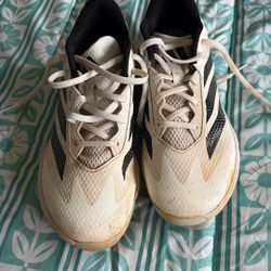 Baseball cleats