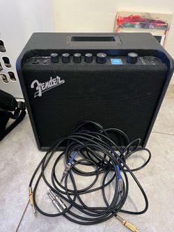 Fender Mustang LT25 Guitar Amp with 25 ft instrument cable