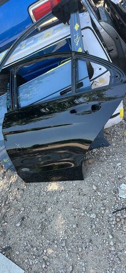 2015 2016 2017 2018 2019 2020 MERCEDES C-CLASS REAR LEFT DOOR OEM A(contact info removed)