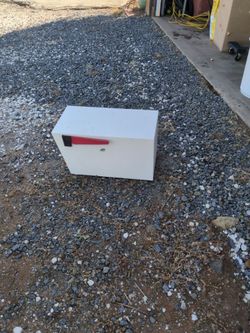 lockable mailboxes