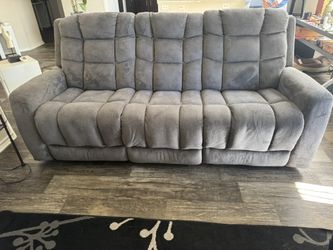 2 pc Recliner Couch set