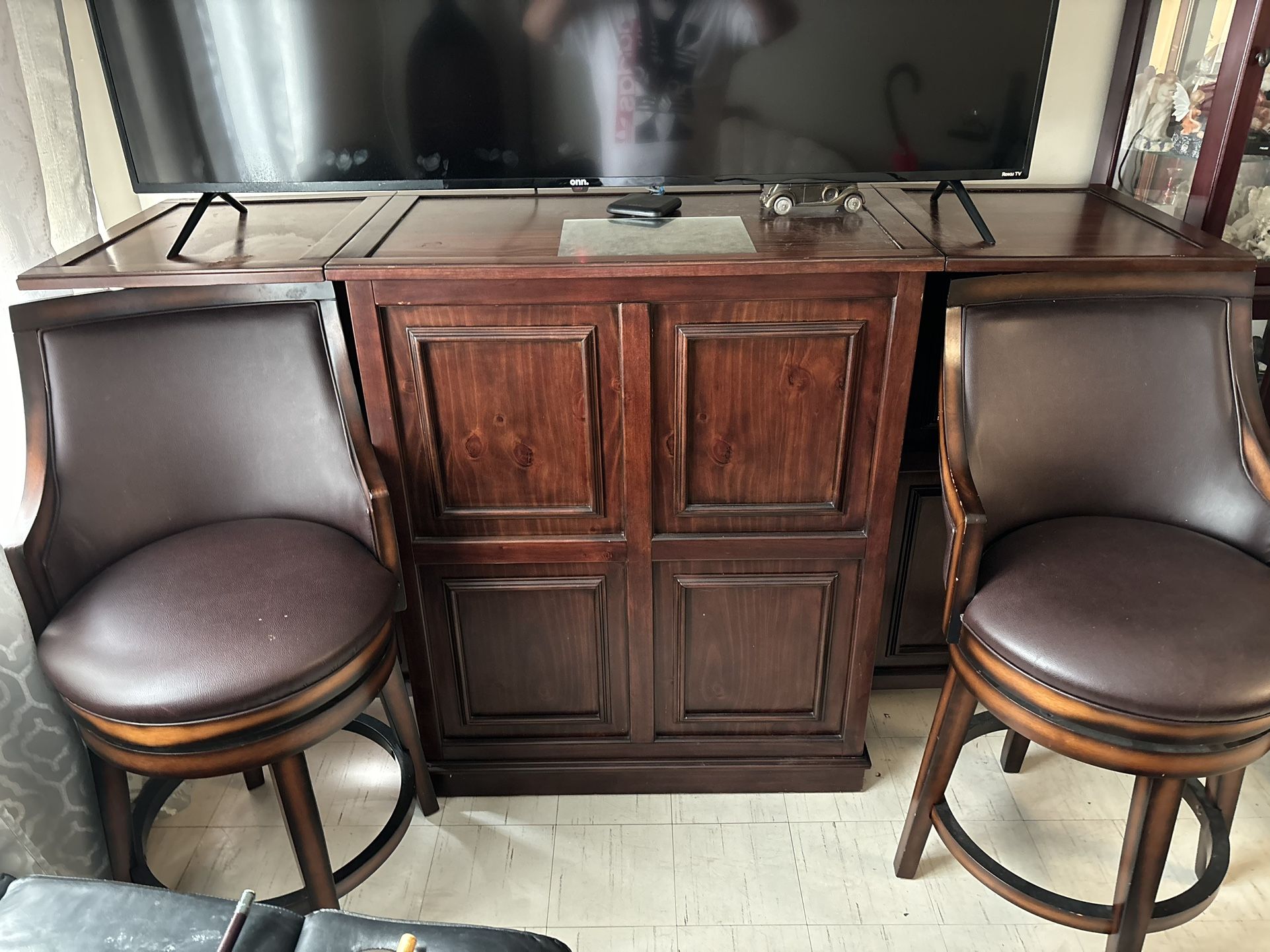 Bar With 2 Stools