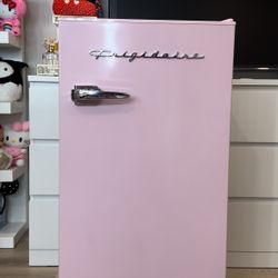 Frigidaire Mini Fridge 
