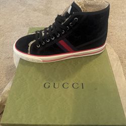 Men’s Size 42 (9) Gucci Shoes