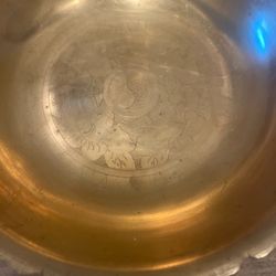 Vintage brass pedestal compote bowl engraved floral design scalloped rim 2lbs 10oz 8.5” across 7” tall