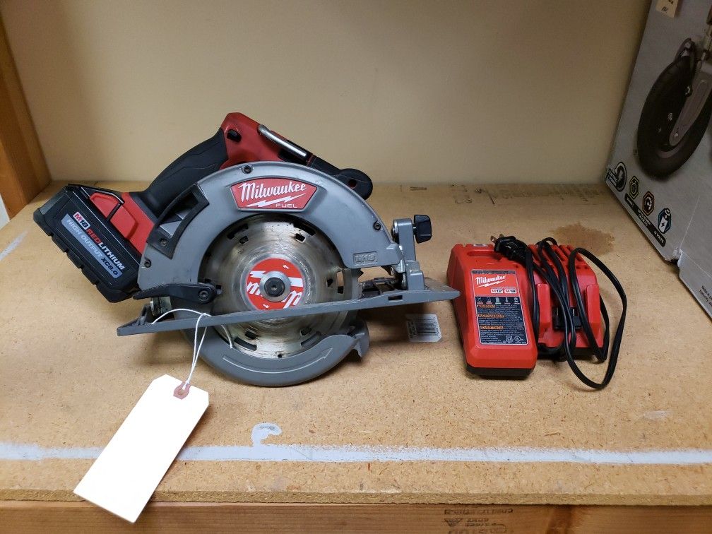 Milwaukee 2732-20 18 Volt Circular Saw With Battery And Charger