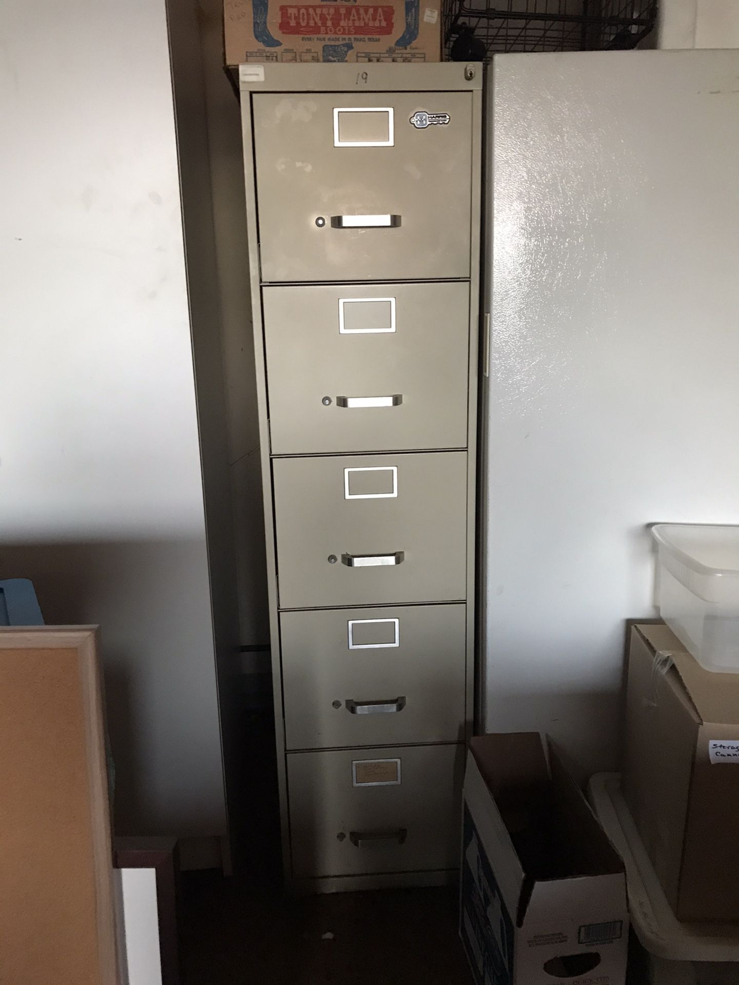 5 drawer file cabinet - lots of hanging files