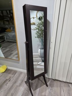 jewrly mirror
