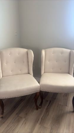 Set of chairs