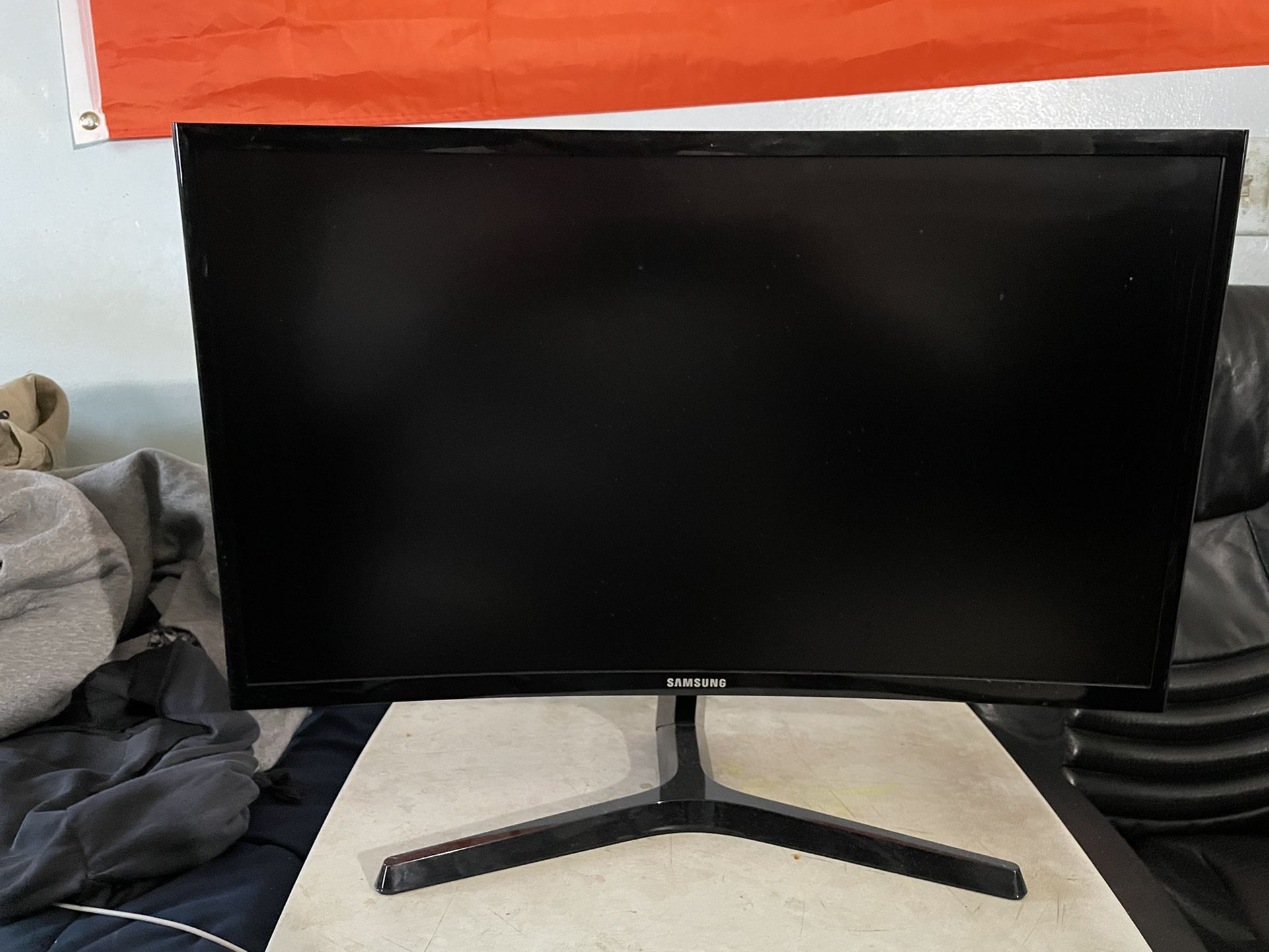 Samsung 23’ Curved Monitor