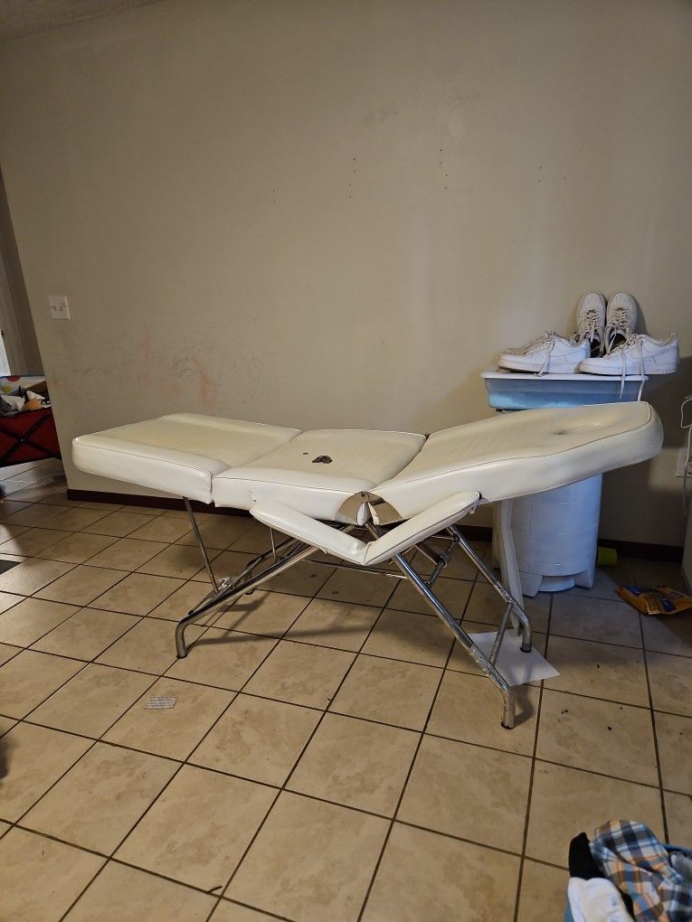 Uses Esthetician Table