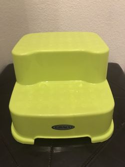 Almost new Graco step stool