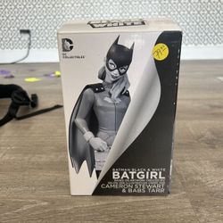 Batgirl Black and White Statue 0222/5200 Babs Tarr & Cameron Stewart