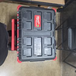 Milwaukee Packout 22in Rolling Tool Box