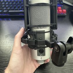 Audio Technica Usb Mic With Pop Filter Boom Armer Attachment On Mic 