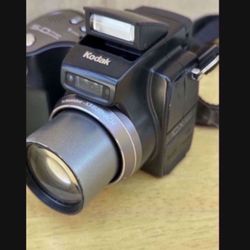 Kodak EasyShare Z7590 5.0MP 10x Zoom Digital Camera W Charger/Battery TESTED 