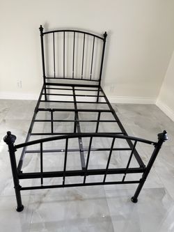 Twin Metal Bed Frame | Sturdy & Durable | Supports Up to 500 lbs | Simple & Stylish Design | Fits 75β x 38β Mattress