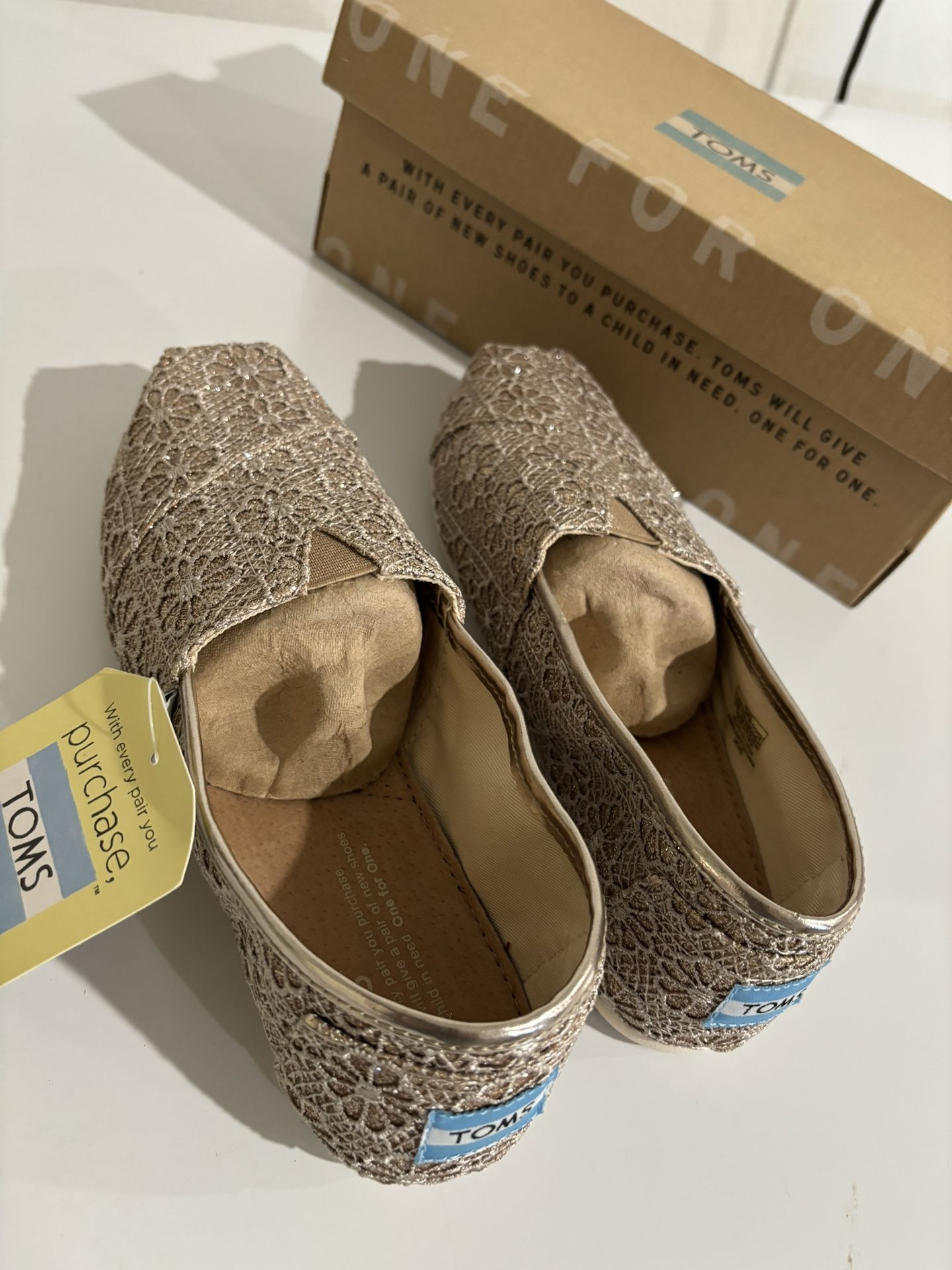 TOMS Classic Gold crochet glitter