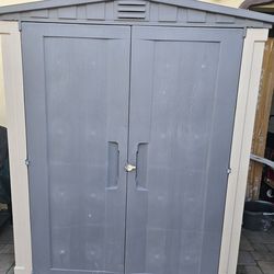 SHED KETER 5' 8"×3'8" in excellent condition selling for $211 at Walmart the same shed is $650 plus tax