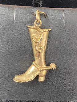 14k Satin Diamond cut Boot 2.6 Gram Pendant 