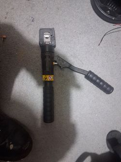 Hydraulic crimping tool