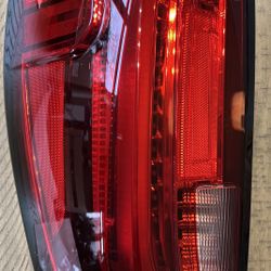 2019-23 GMC SIERRA 1500 3500 RH PASSENGER SIDE TAIL LIGHT W/LED