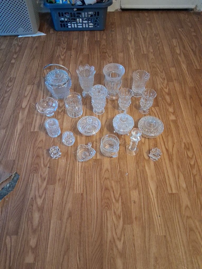19 Piece Fine Vintage Crystal Set