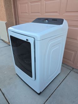 Samsung 7.4 cu. ft. Vented Gas Dryer in White with Steam Sanitize+