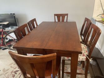 Countertop dining table with room for 6! Great for entertaining. Originally $799, now $100
