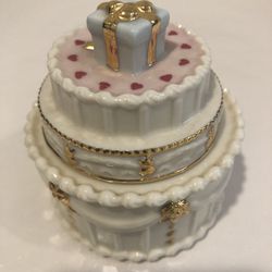 Lenox China Treasure Collection, Birthday  Trinket Box , 2 Sides Top , One Side Is Cake And Gift The Other Side Is Birth Day Wish