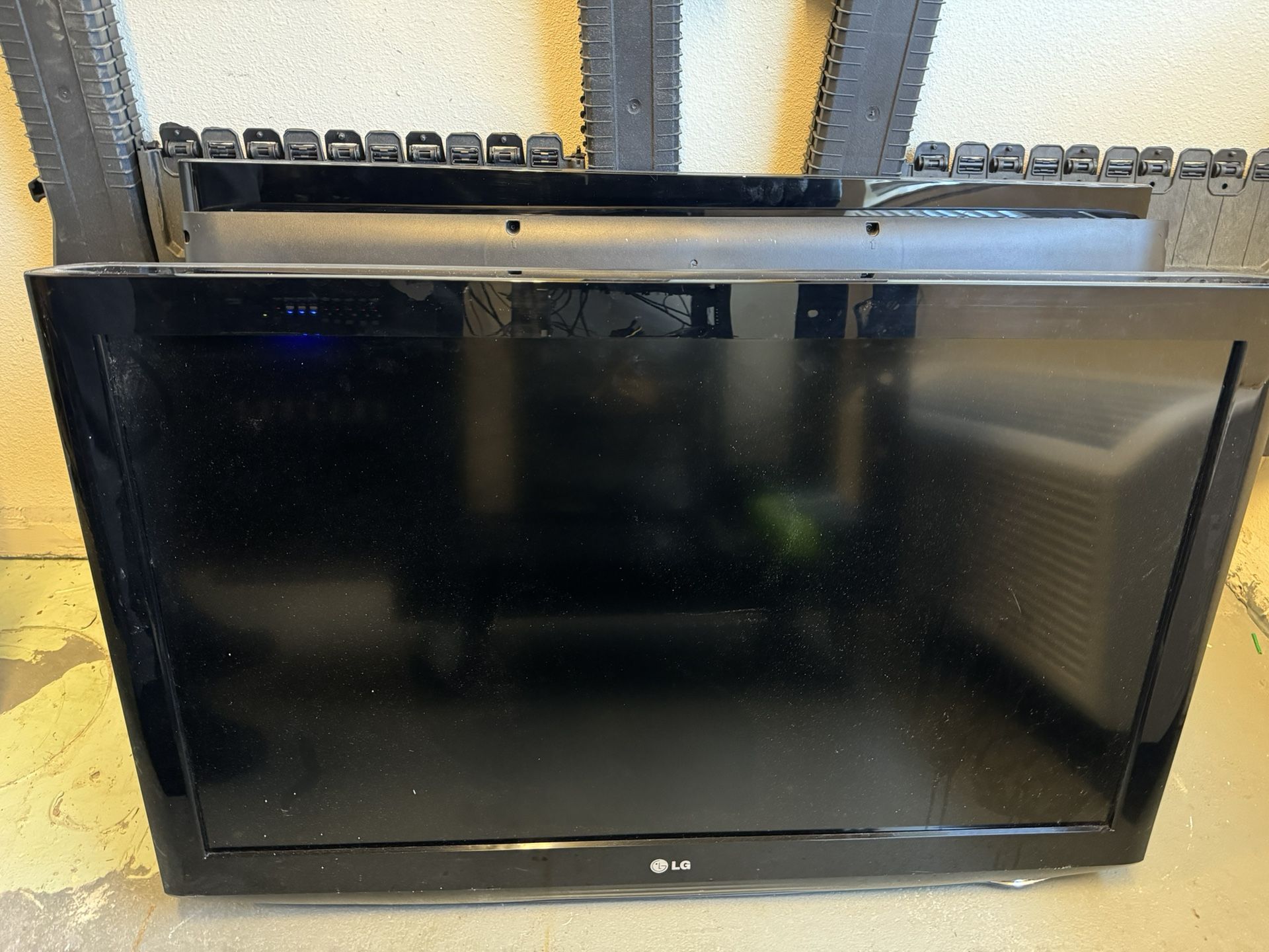 LG 37” LCD Television With Wall Mount
