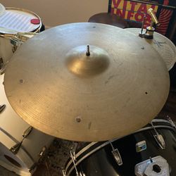 Vintage Zildjian 21” Ride Cymbal W/Rivets for Drum Set. Good condition with no cracks. Shipping available 