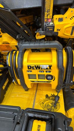 DEWALT 20V Lithium-Ion Portable Inflator