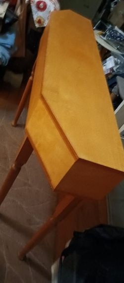 VTG Entrance "Entry Table'