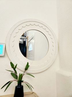 23.5" Round Scalloped Mirror