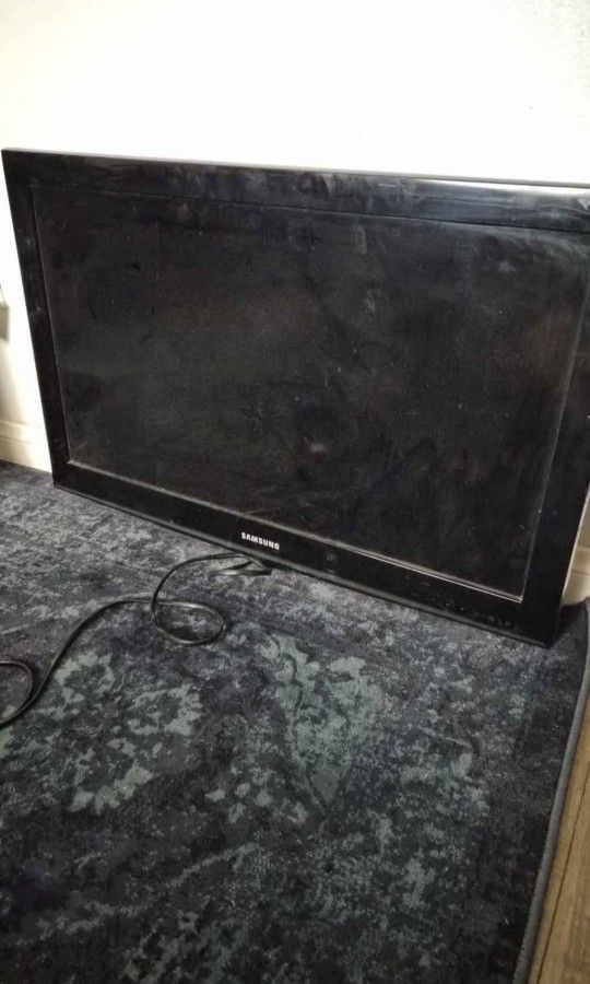 32" Samsung LCD 403 Series TV