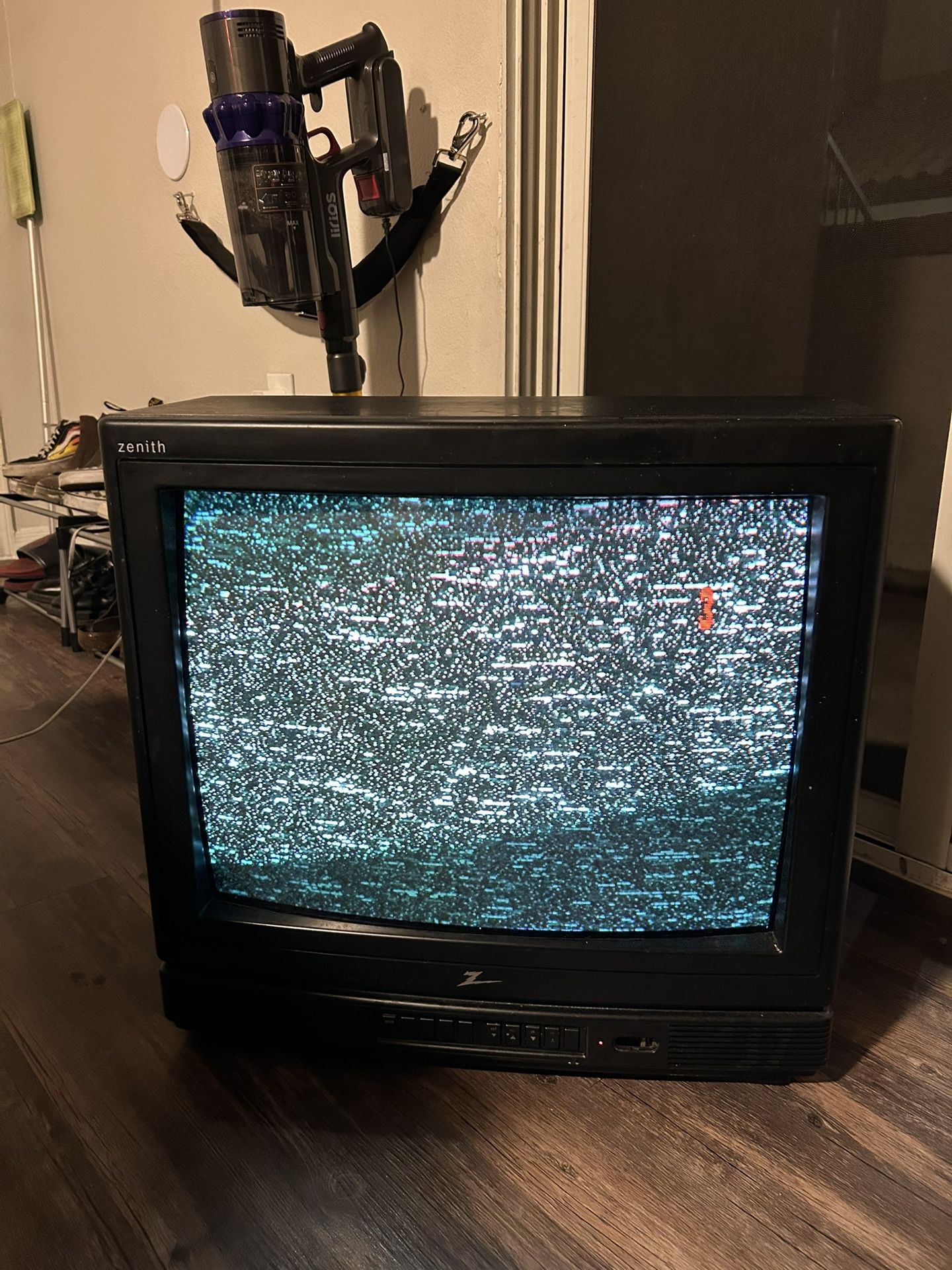 Huge Zenith Crt Tv Works Great!