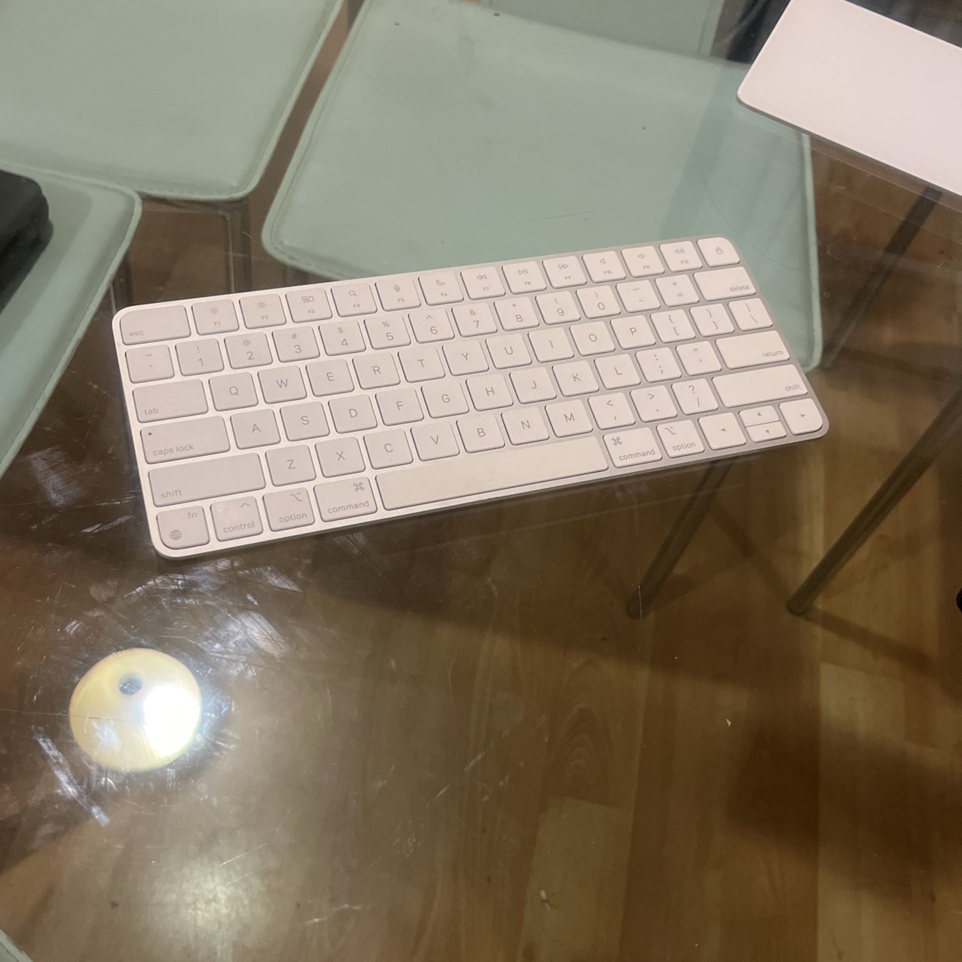Apple - Magic Keyboard