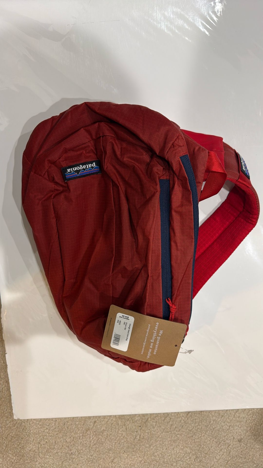 Brand new Patagonia Ultralight black hole sling