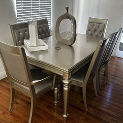 Comedor Con Mesas 