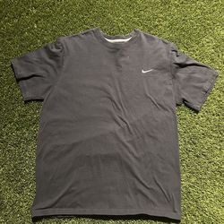 black nike tee