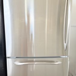 Bottom freezer refrigerator 