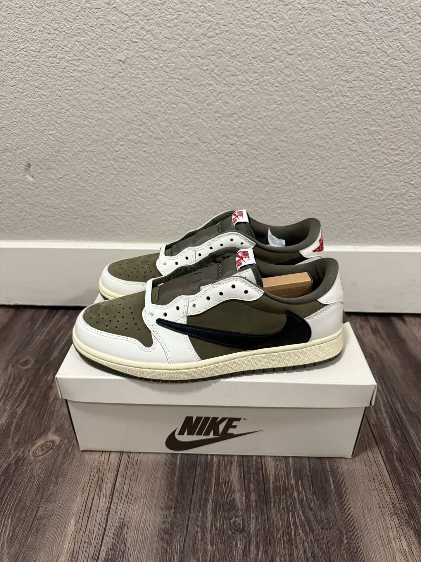 Air Jordan 1 Low OG SP Travis Olives